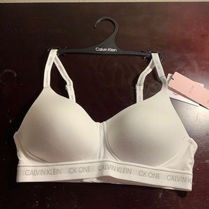 New with tags size M, L, XL Calvin Klein lightly lined bralette